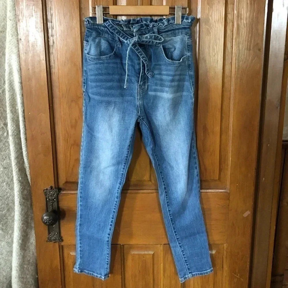 Paperbag Skinny Jeans With Tie - Picture 1 of 9